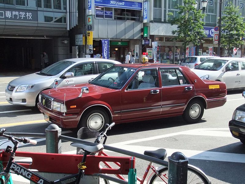 taxi trên đường phố Nhật